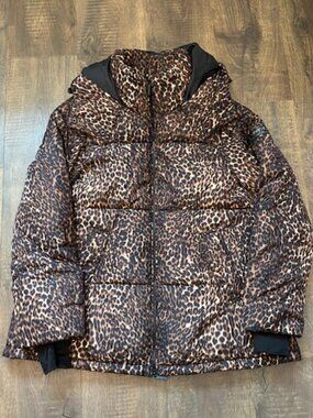 Leopard Calvin Klein Performance Puffer